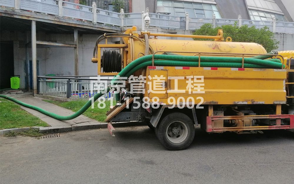 277工厂商场隔油池吸污