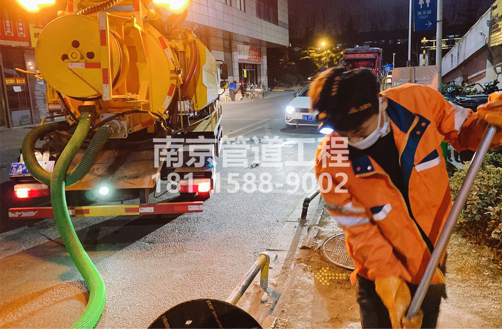 312工厂夜间化粪池清理